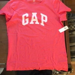 NWT Gap Pink SCREEN PRINTED ARCH LOGO ON THE FRONT small